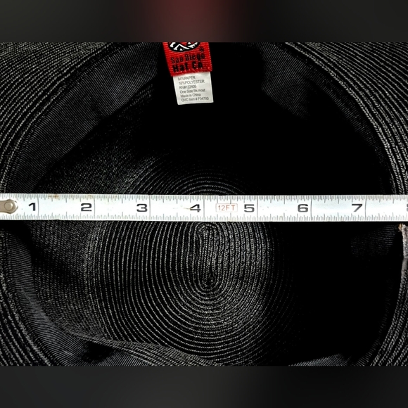 Elegant Black Wide-Brim Hat - Picture 6 of 6